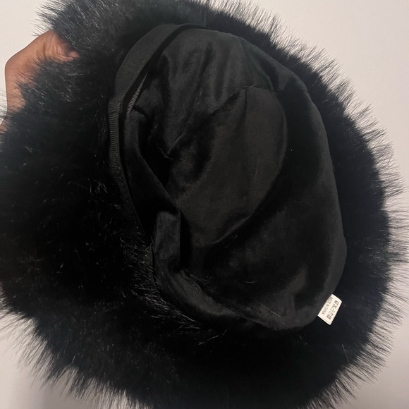 Faux fur bucket hat - Picture 3 of 3